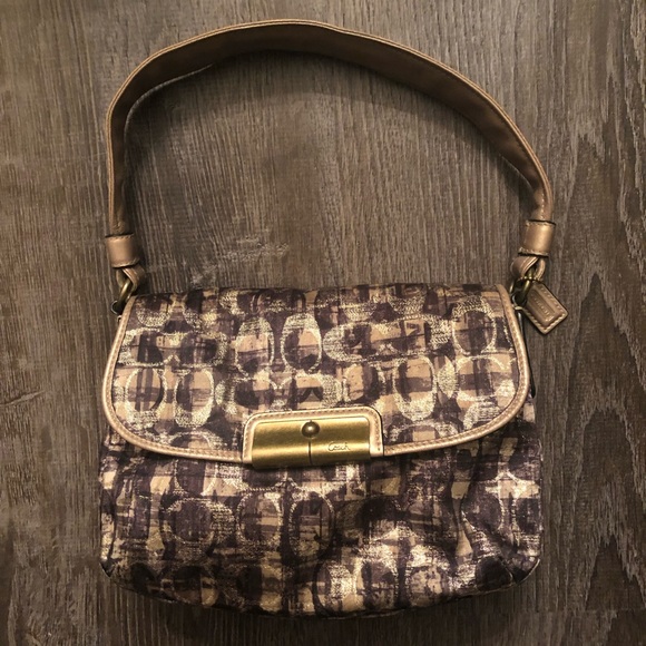 Coach Handbags - ๐Coach Shoulder Bag Perfect for Fall๐ Coach Handbags - ๐Coach Shoulder Bag Perfect for Fall๐